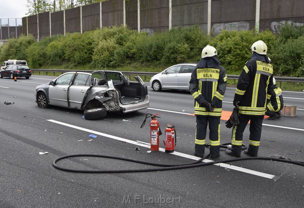 VU Auffahrunfall A 3 Rich Oberhausen kurz vor AS Koeln Dellbrueck P076.JPG - Miklos Laubert